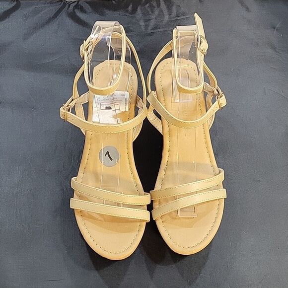 BRAND NEW WILD DIVA LOUNGS OPEN TOE BLOCK HEEL ESPADRILLE SANDAL - Picture 3 of 16